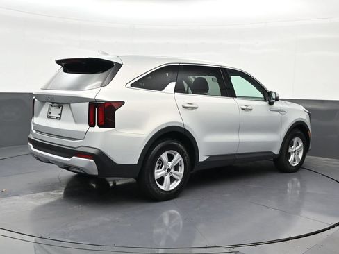 Used 2026 Kia Sorento LX FWD image 5