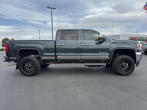 Used 2017 GMC Sierra 2500 SLT w/ Duramax Plus Package image 2