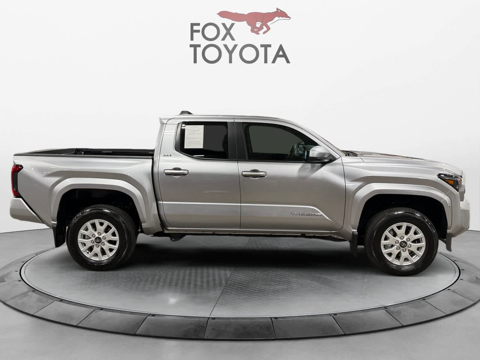 Used 2025 Toyota Tacoma SR5 AWD/4WD image 7