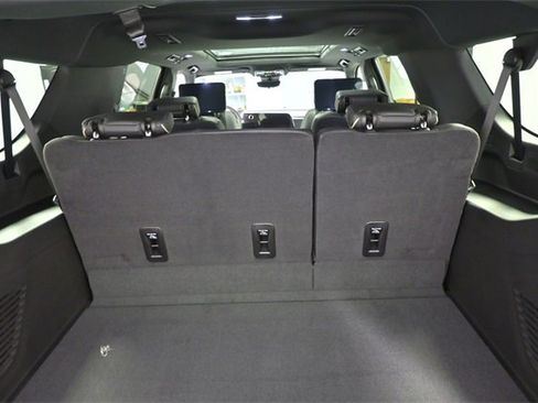 New 2026 Chevrolet Suburban Premier image 18