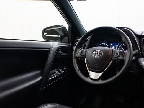 Used 2018 Toyota RAV4 SE w/ Advanced Technology Package AWD/4WD image 11