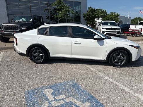 Used 2025 Kia K4 FWD image 31