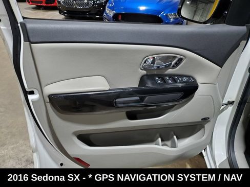 Used 2016 Kia Sedona SX FWD image 8