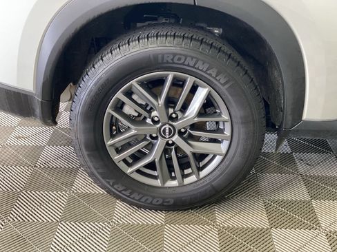 Used 2024 Nissan Rogue S FWD image 18