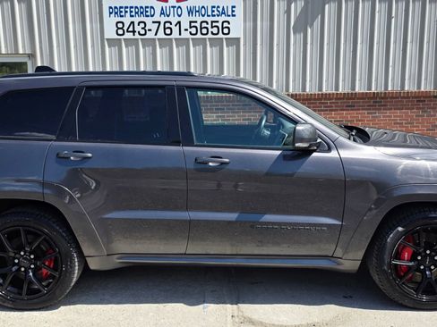 Used 2016 Jeep Grand Cherokee SRT image 4