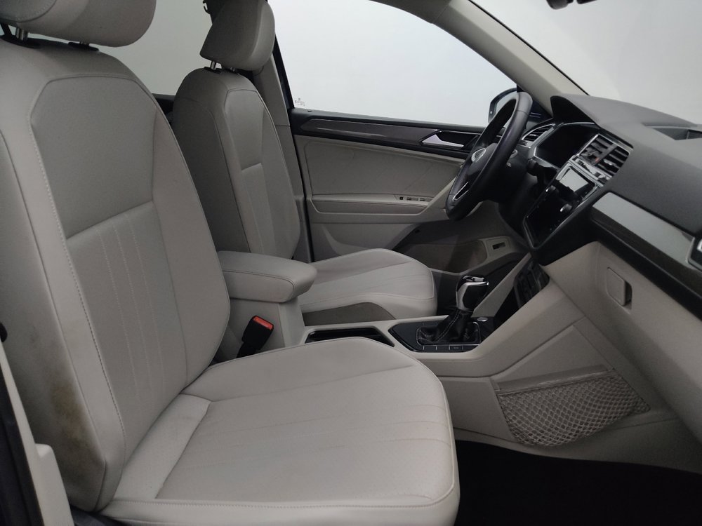 Used 2023 Volkswagen Tiguan SE w/ Panoramic Sunroof Package FWD image 21