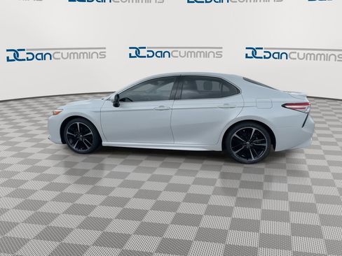 Used 2020 Toyota Camry XSE image 5