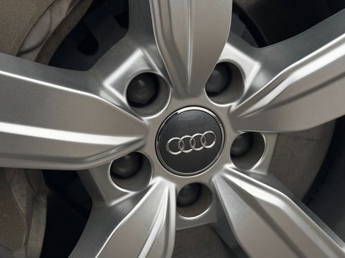 Used 2019 Audi e-tron Premium Plus image 68