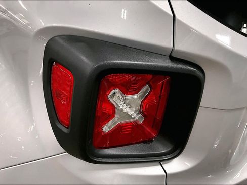 Used 2020 Jeep Renegade Latitude w/ Cold Weather Group image 27