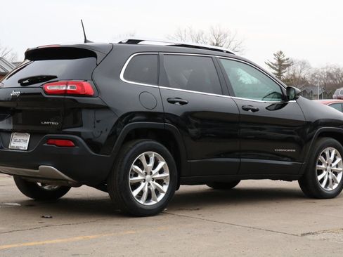 Used 2017 Jeep Cherokee Limited image 10