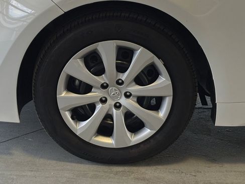 Used 2025 Toyota Corolla LE image 29