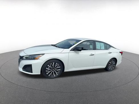 Used 2025 Nissan Altima 2.5 SV image 8