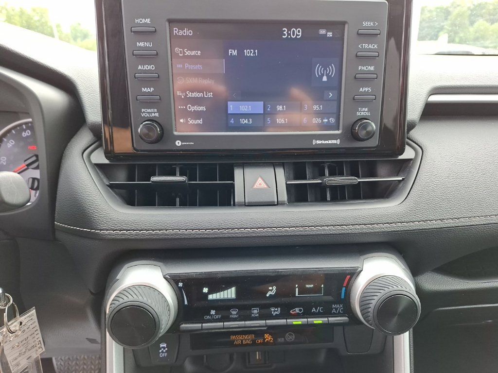 Used 2022 Toyota RAV4 LE FWD image 21