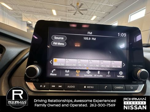 Used 2025 Nissan Rogue S image 6