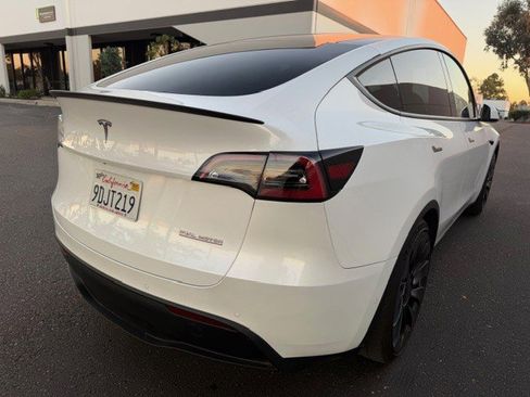Used 2022 Tesla Model Y Performance image 8