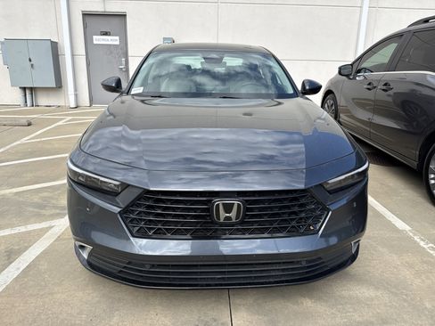 Used 2024 Honda Accord Touring image 3