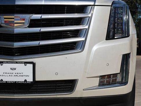 Used 2015 Cadillac Escalade Luxury image 6