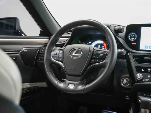 Used 2024 Lexus ES 300h F Sport image 15