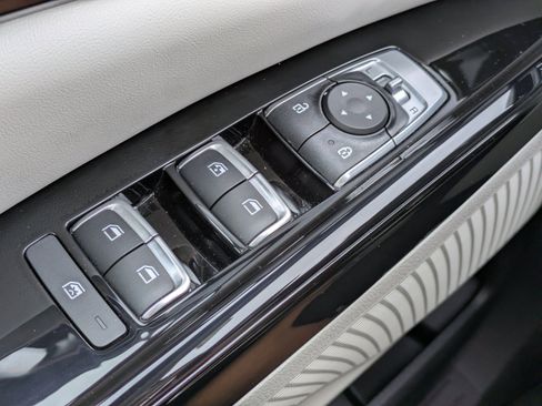 Certified 2024 Kia Carnival EX FWD image 19