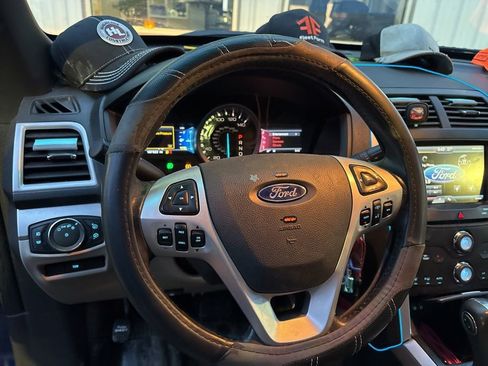 Used 2013 Ford Explorer XLT image 16