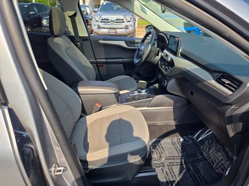 Used 2022 Ford Escape SE w/ SE Sport Appearance Package image 5