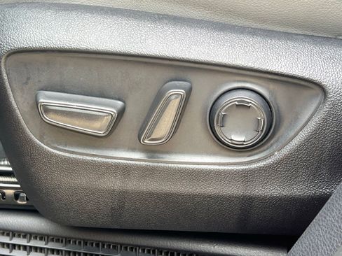 Used 2025 Toyota Sienna XLE FWD image 28