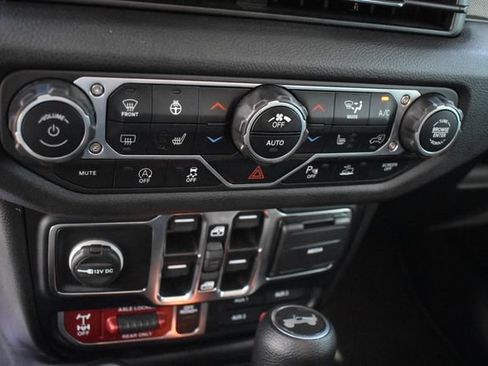 Used 2024 Jeep Wrangler Unlimited Sport AWD/4WD image 28