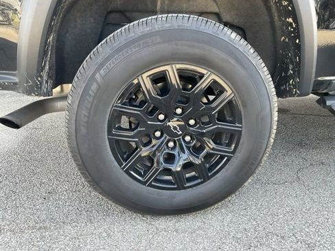 Used 2023 Chevrolet Colorado Trail Boss w/ Technology Package image 12