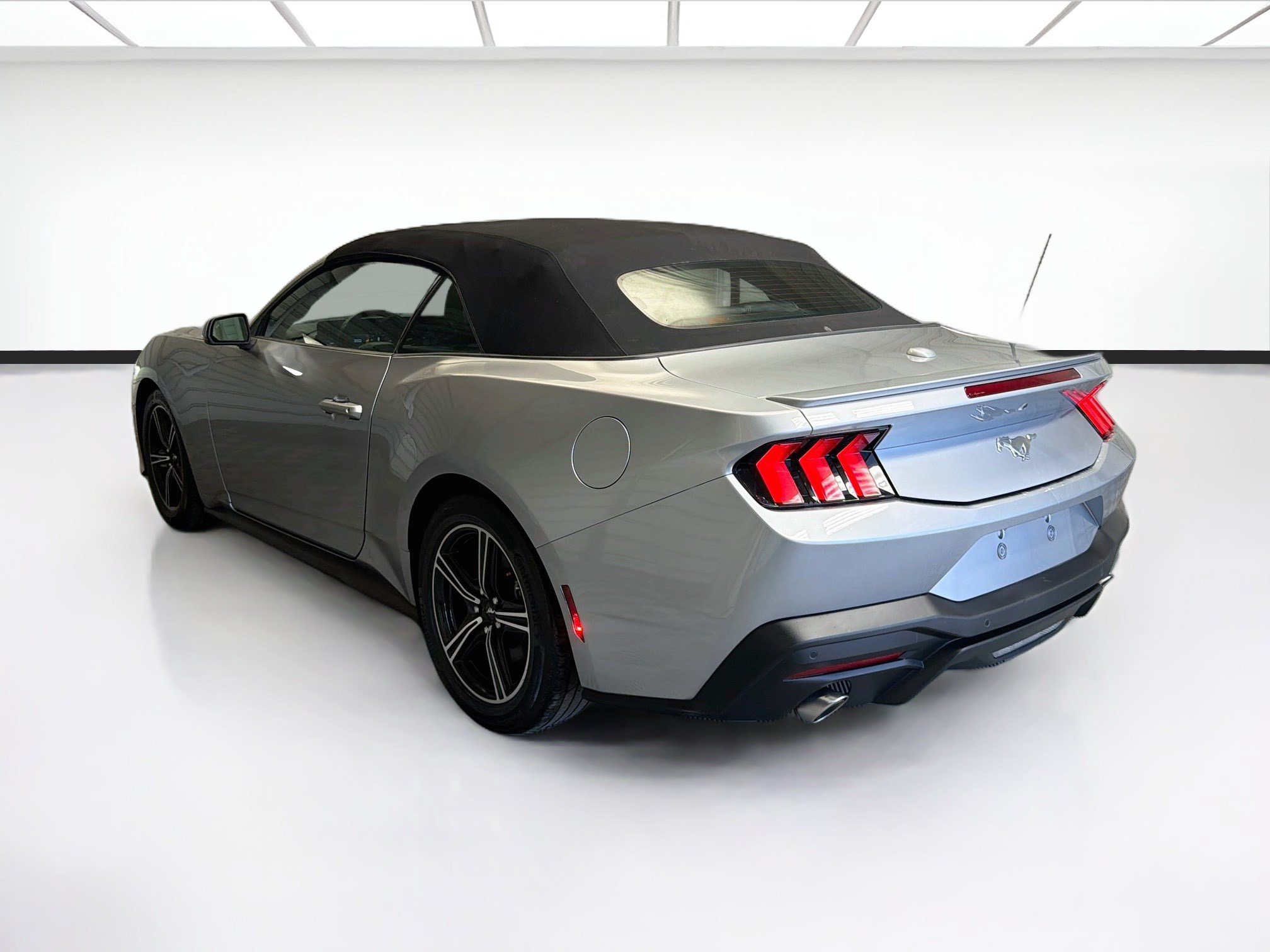 Used 2025 Ford Mustang Premium RWD image 6