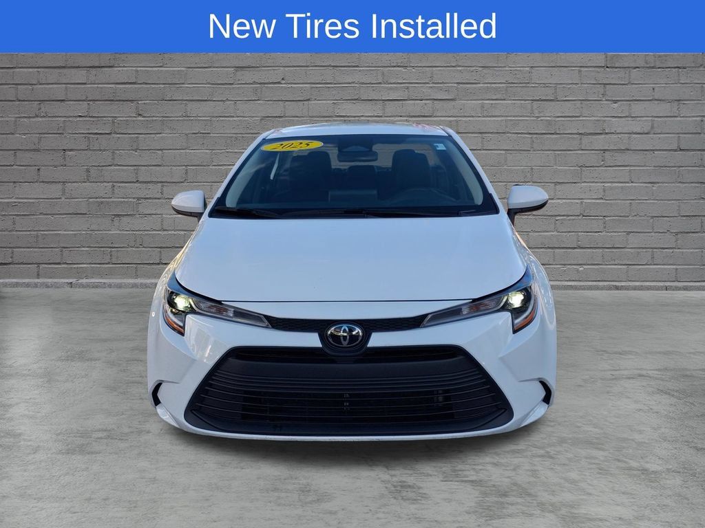 Used 2025 Toyota Corolla LE FWD image 2