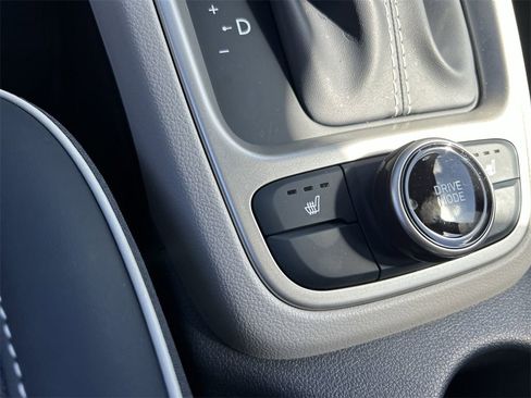 New 2025 Hyundai Venue Limited image 8