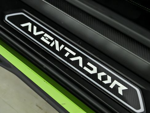 Used 2019 Lamborghini Aventador SVJ AWD/4WD image 30