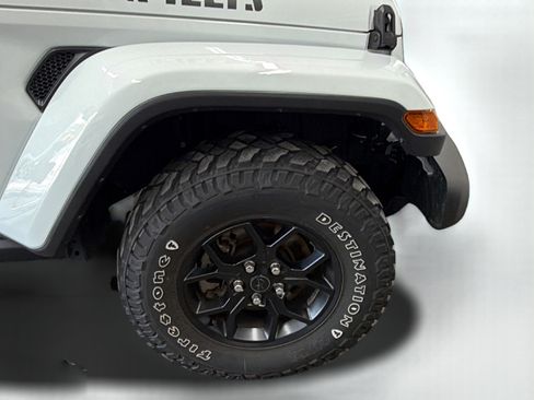 Used 2025 Jeep Gladiator Sport AWD/4WD image 29