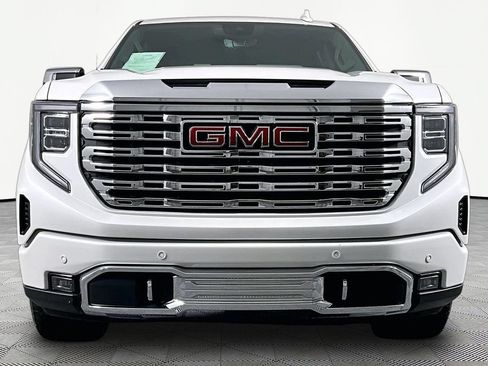 Used 2022 GMC Sierra 1500 Denali w/ Technology Package AWD/4WD image 2
