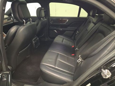 Used 2017 Lincoln Continental Select image 15