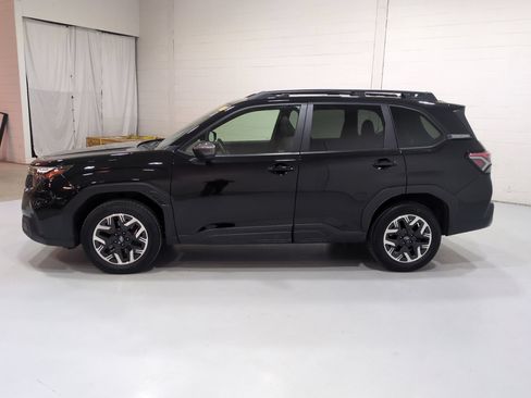 Used 2025 Subaru Forester Premium AWD/4WD image 7