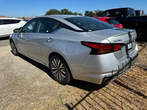 Used 2024 Nissan Altima 2.5 SV FWD image 4