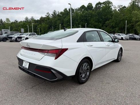 Used 2024 Hyundai Elantra SEL FWD image 7