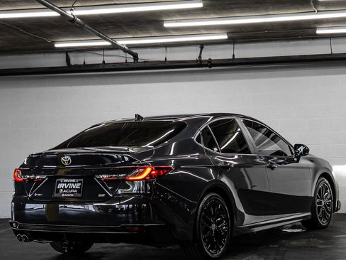 Used 2025 Toyota Camry SE FWD image 5
