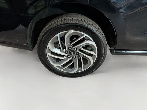 Used 2025 Lincoln Navigator Reserve image 39