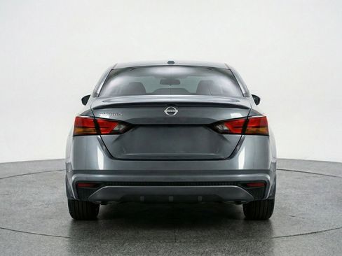 Used 2025 Nissan Altima 2.5 SV image 7