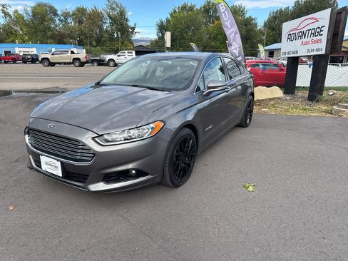 Used 2013 Ford Fusion Titanium image 3
