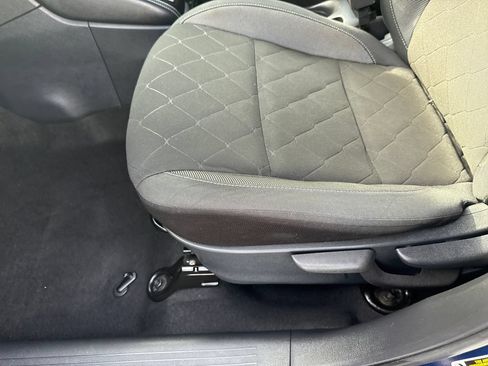Used 2018 Nissan Kicks SV FWD image 11