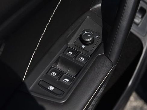 Used 2023 Volkswagen Tiguan SE FWD image 8
