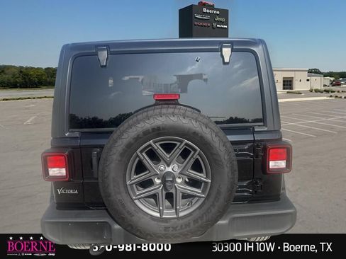 Used 2025 Jeep Wrangler Sport AWD/4WD image 9