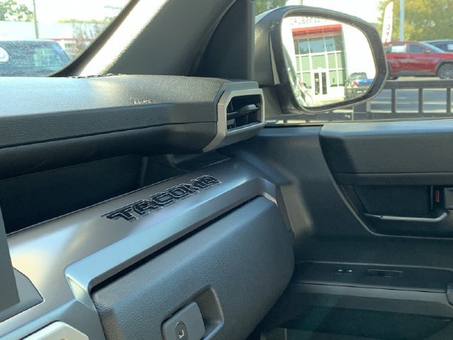 Used 2025 Toyota Tacoma SR5 AWD/4WD image 11