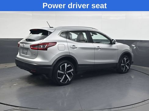 Used 2022 Nissan Rogue Sport SL w/ Premium Package FWD image 4