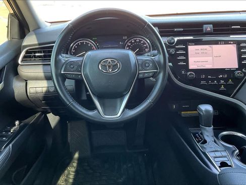 Used 2020 Toyota Camry XLE image 14