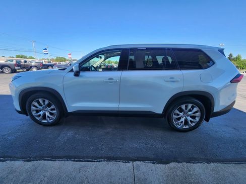 Used 2024 Toyota Grand Highlander AWD image 6