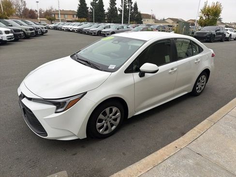 Used 2023 Toyota Corolla LE image 6